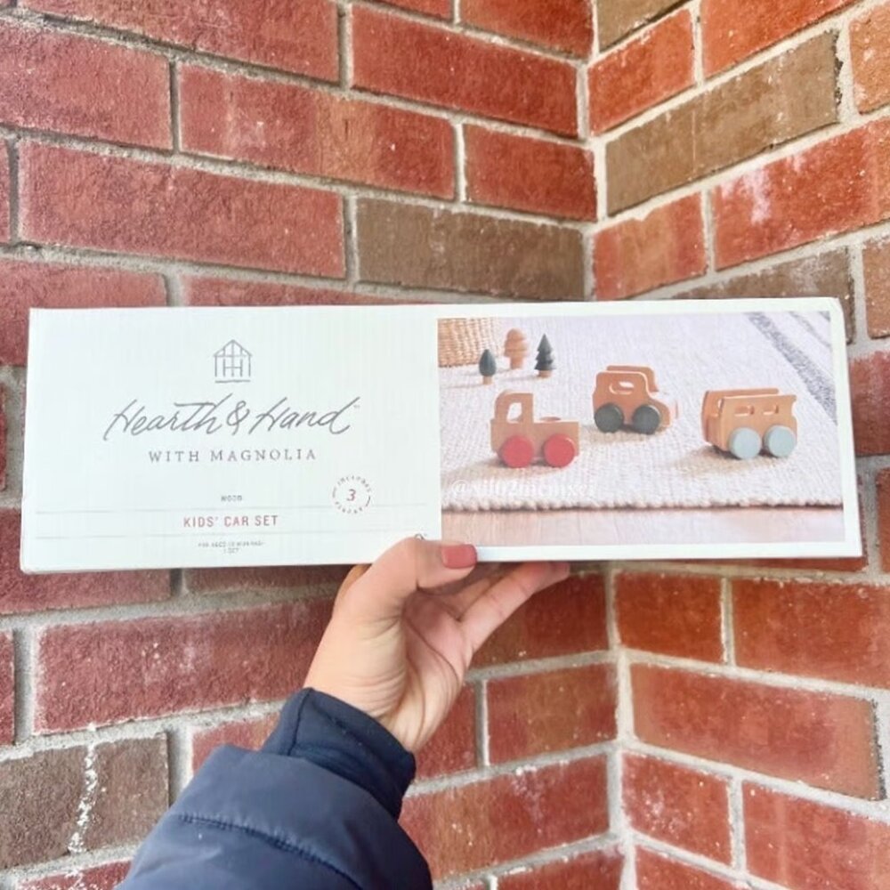 TARGET HEARTH & HAND WITH MAGNOLIA TOY CAR SET